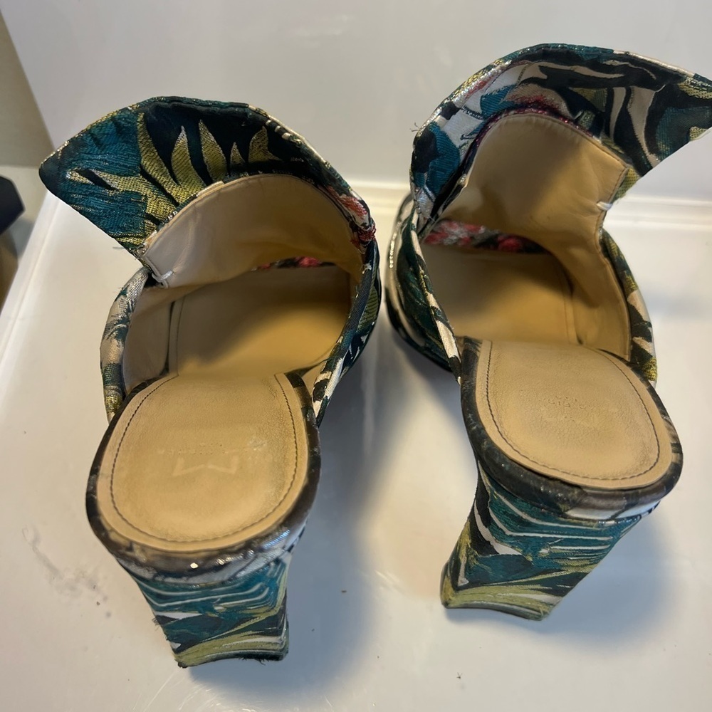 EUC Marc Fisher floral silk mule thick heel asymmetrical multicolor - Picture 9 of 10